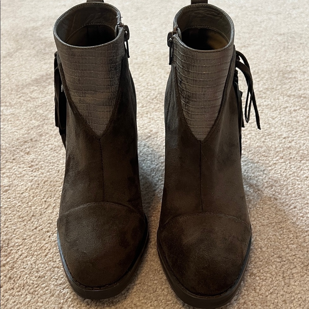 Anthropologie - Vanessa Wu Olive Green Textured Metallic Suede Ankle Boots, NWOB